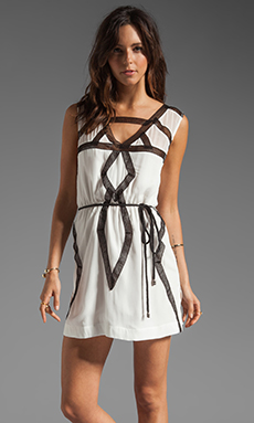 迷你背心连衣裙 – white pagoda