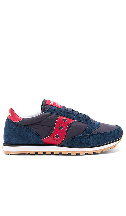 saucony jazz lowpro 运动鞋 – navy & red | revolve