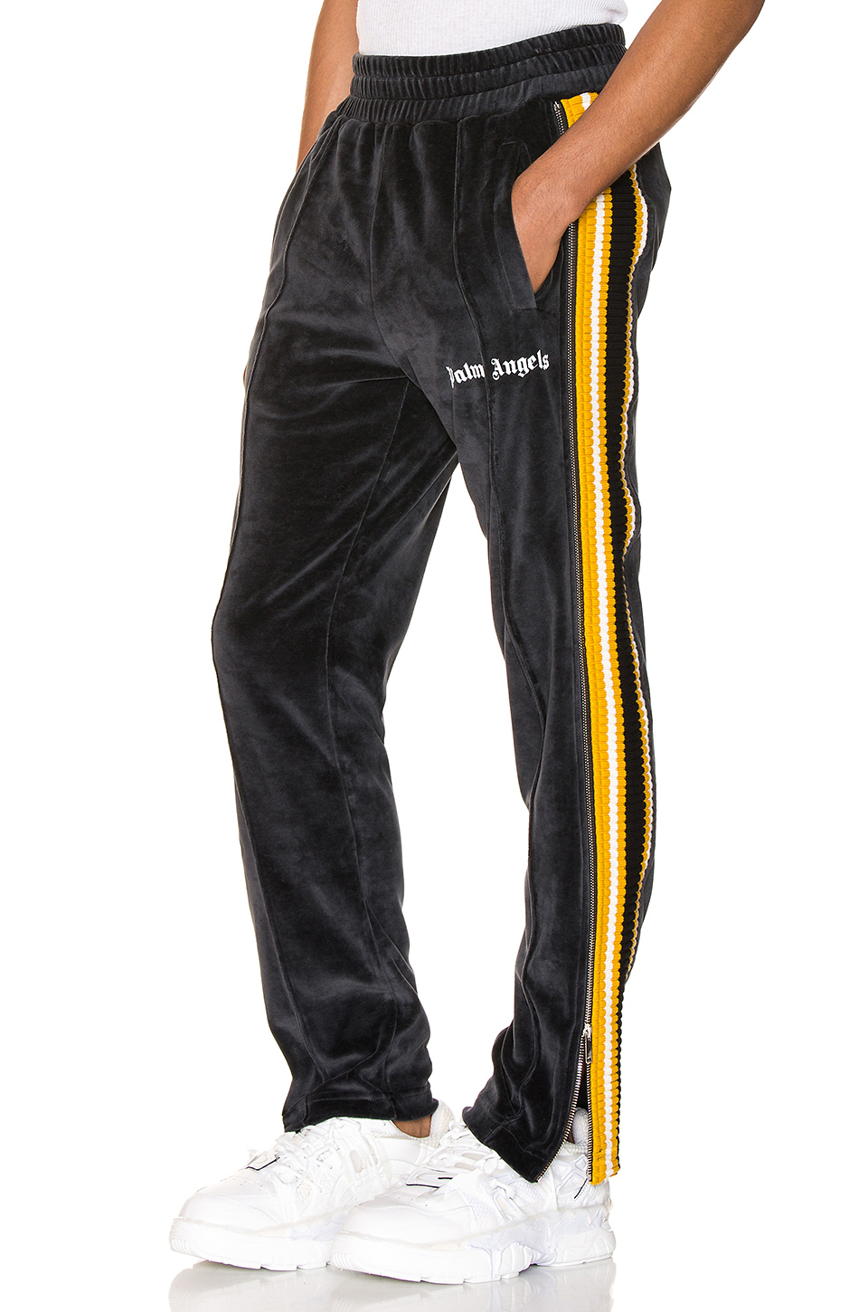 palm angels已售罄颜色:black & white发现更多黑色长裤黄色长裤裤子